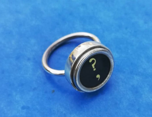 Anello con tasto di macchina da scrivere (base tonda)  - Tasto a richiesta - Glimoire