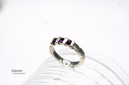 Anello in argento con 3 pietre incastonate ametista - Anello a fascetta con pietra viola stile retrò, vintage art.274 - Glimoire